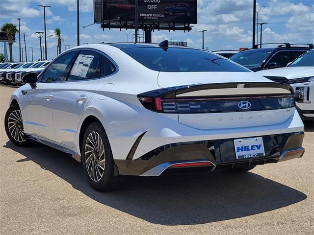 2025 Hyundai Sonata Hybrid Limited photo 3