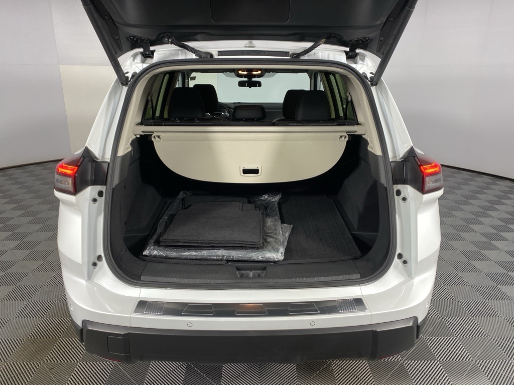 2025 Nissan Rogue SV photo 2