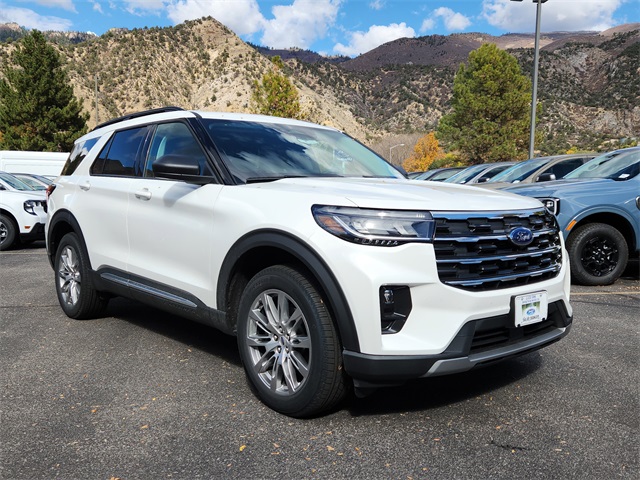 2025 Ford Explorer Active's photo
