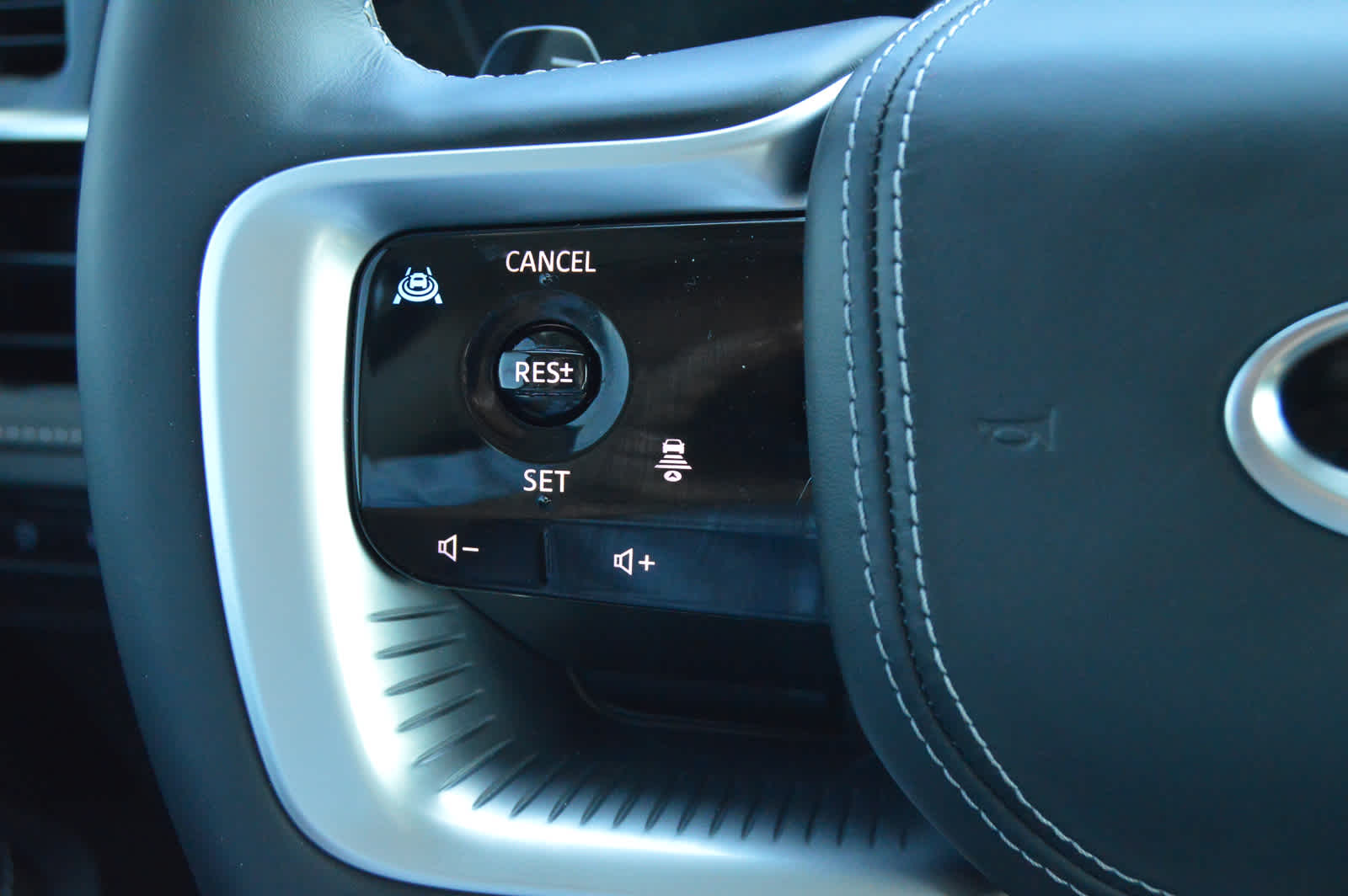 2025 INFINITI QX80 Sensory 4WD - Photo 23