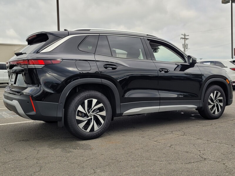 2025 Volkswagen Tiguan S photo 2