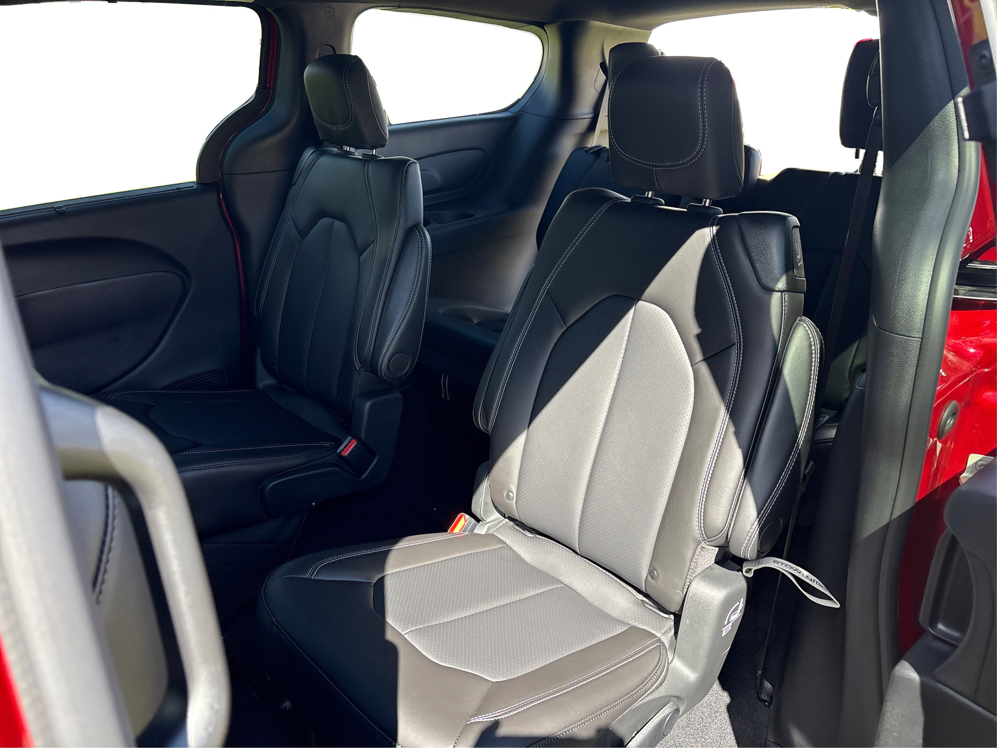 2026 Chrysler Pacifica photo 9