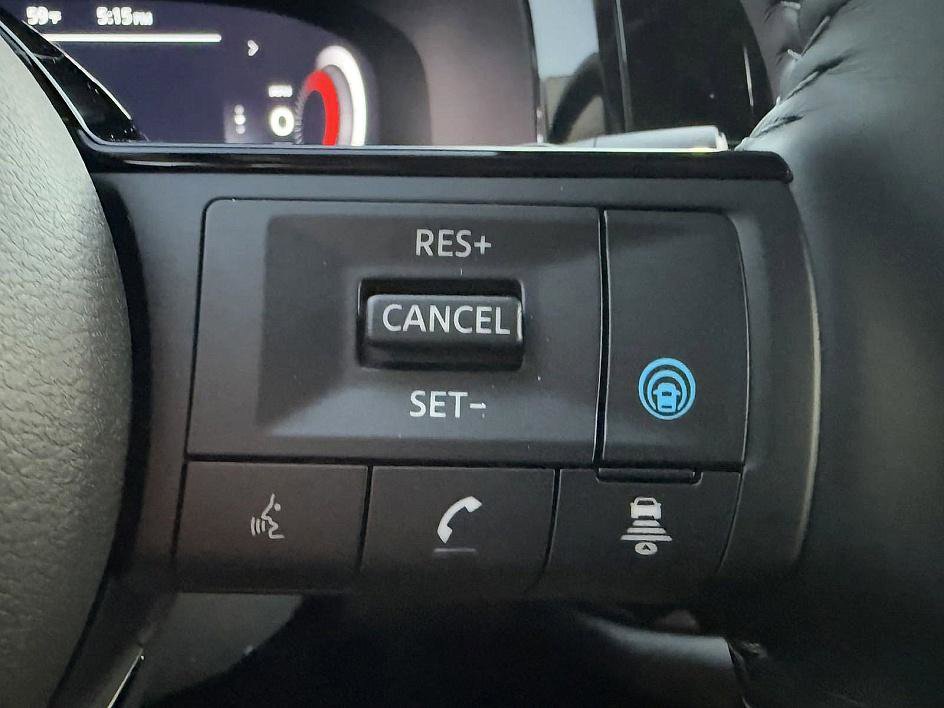 2025 Nissan Pathfinder Platinum photo 19