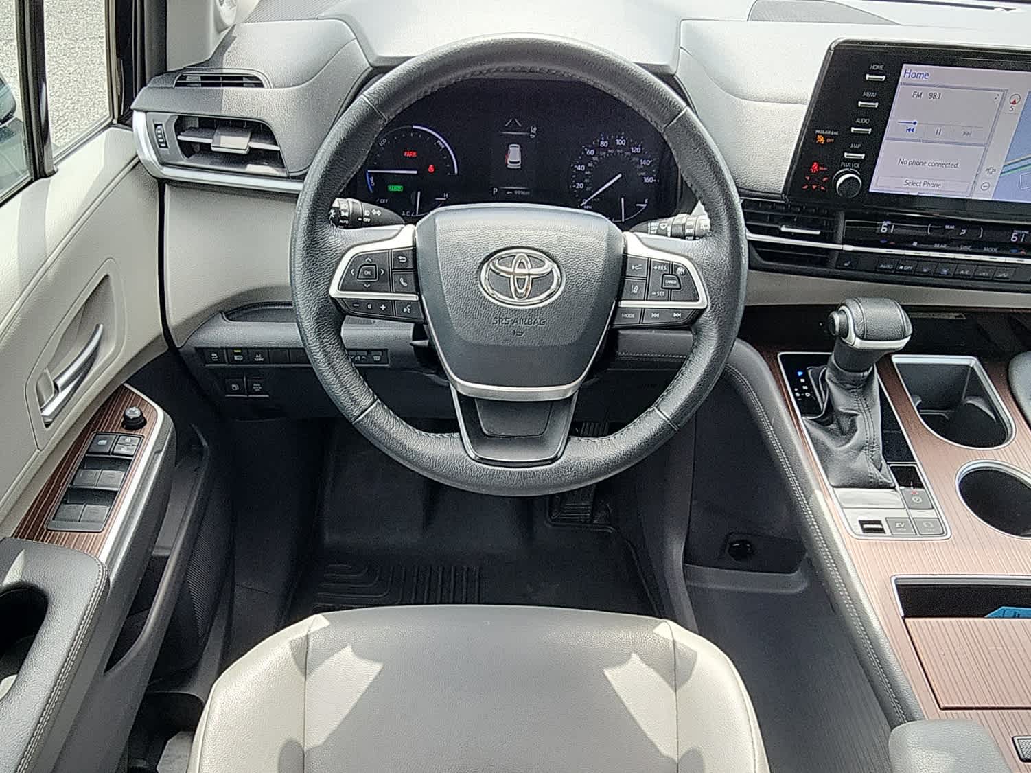 2021 Toyota Sienna XLE photo 6