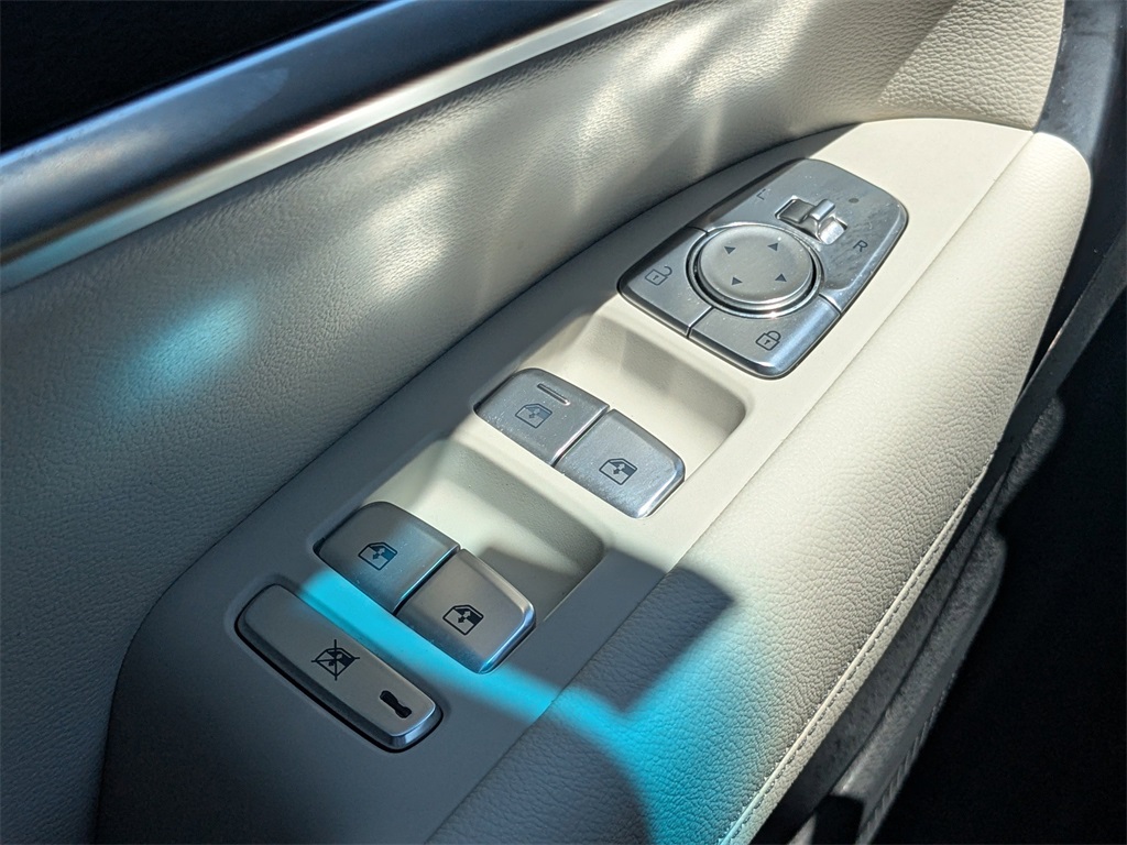 2025 Genesis G70 2.5T Sport Prestige photo 19