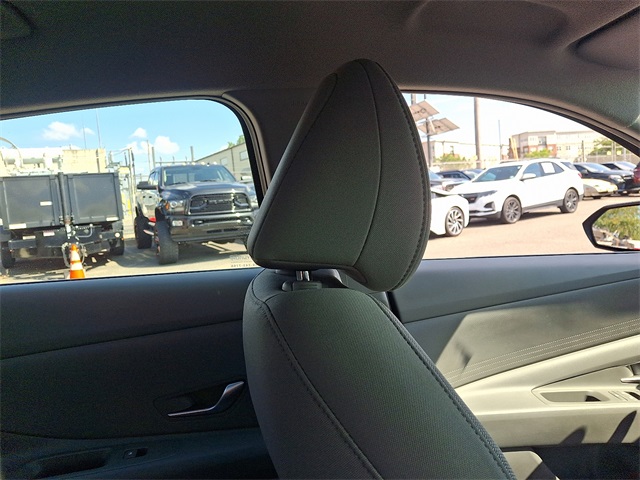 2024 Hyundai Elantra SE photo 13