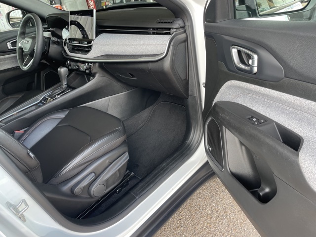 2024 Jeep Compass Latitude Lux photo 19