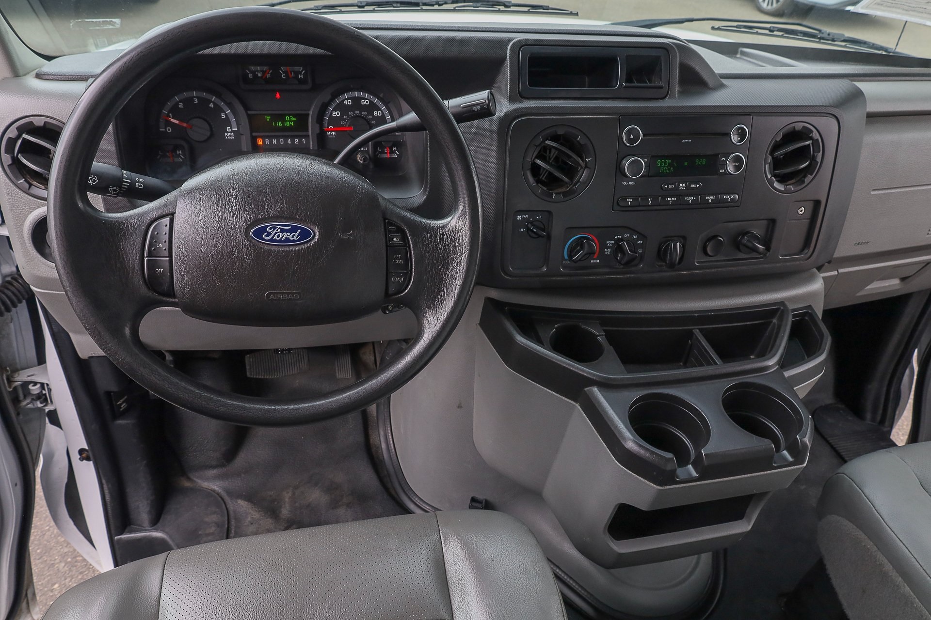 2019 Ford E-450 photo 18