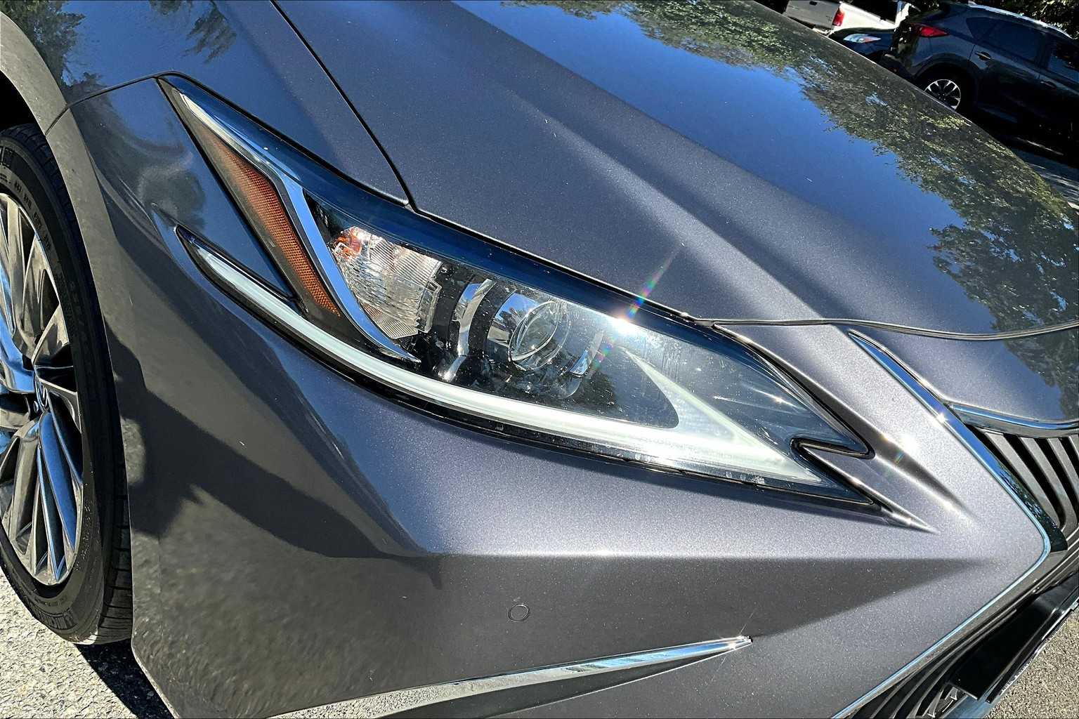 2019 Lexus ES Luxury photo 24