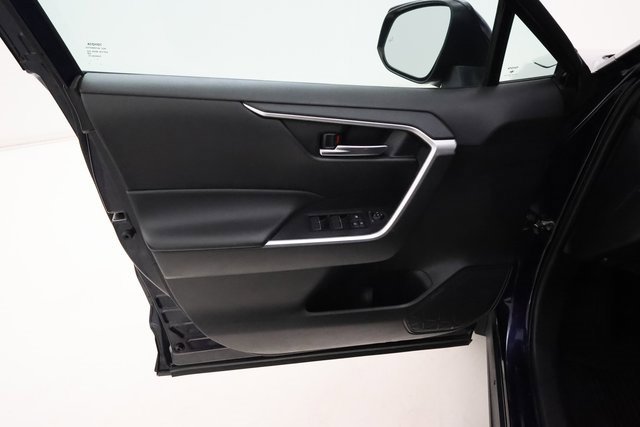 2022 Toyota RAV4 Hybrid XLE photo 6