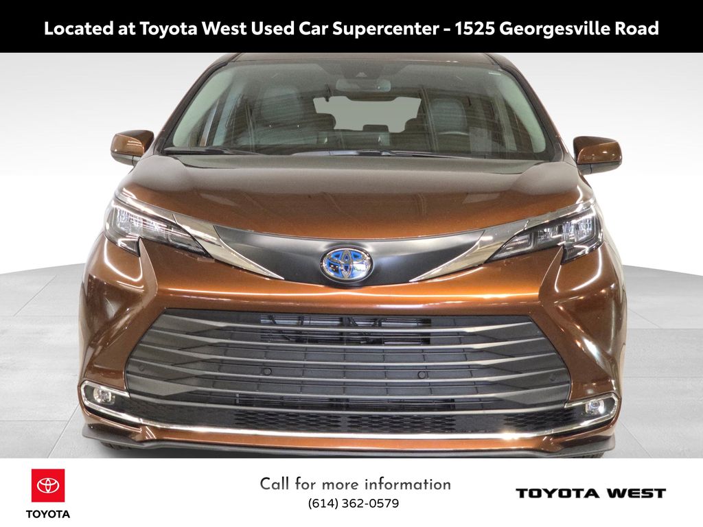 2024 Toyota Sienna XLE photo 2