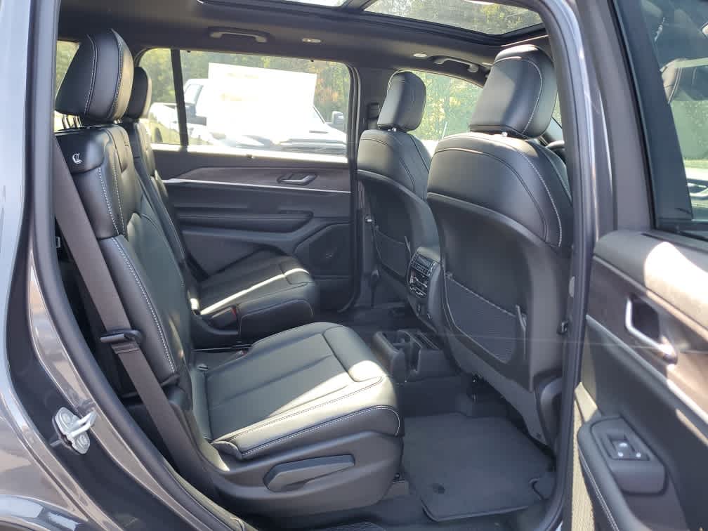 2025 Jeep Grand Cherokee Limited photo 23