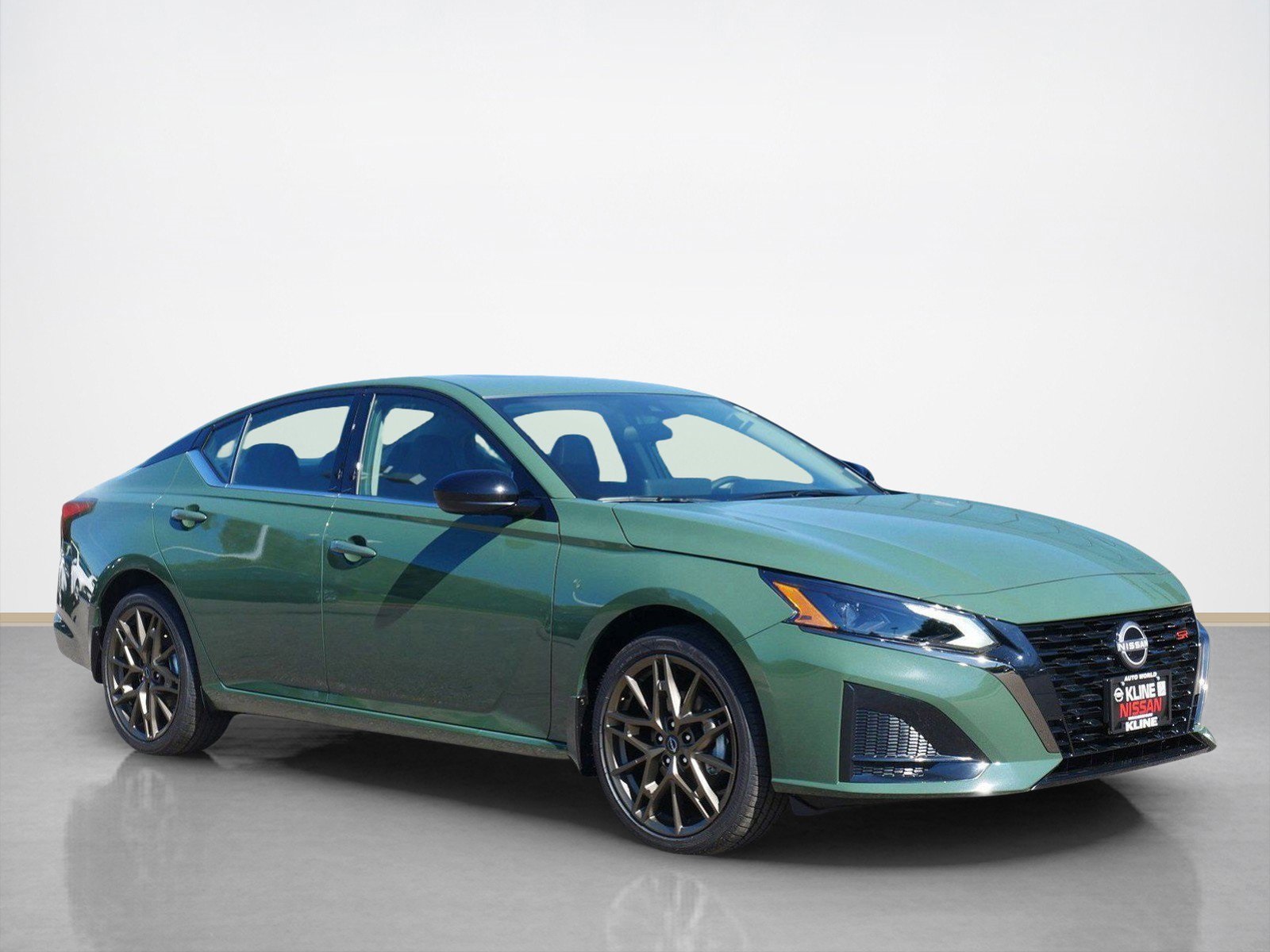 2025 Nissan Altima SR's photo