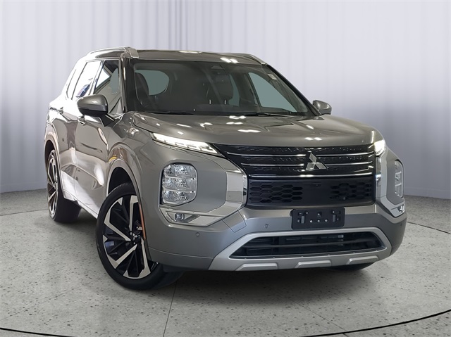 2022 Mitsubishi Outlander SEL photo 2