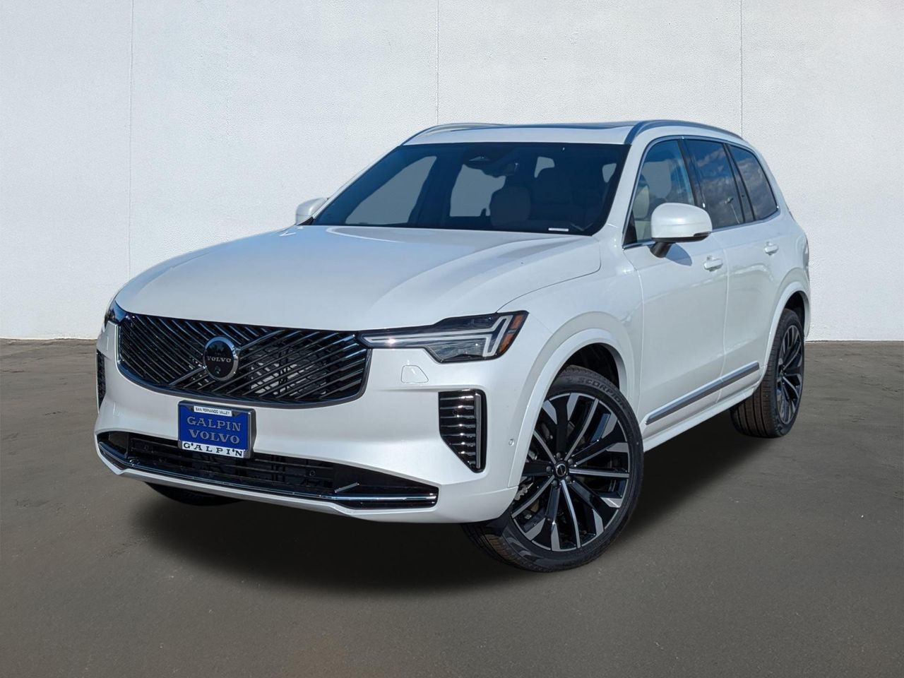 2026 Volvo XC90 Plus's photo