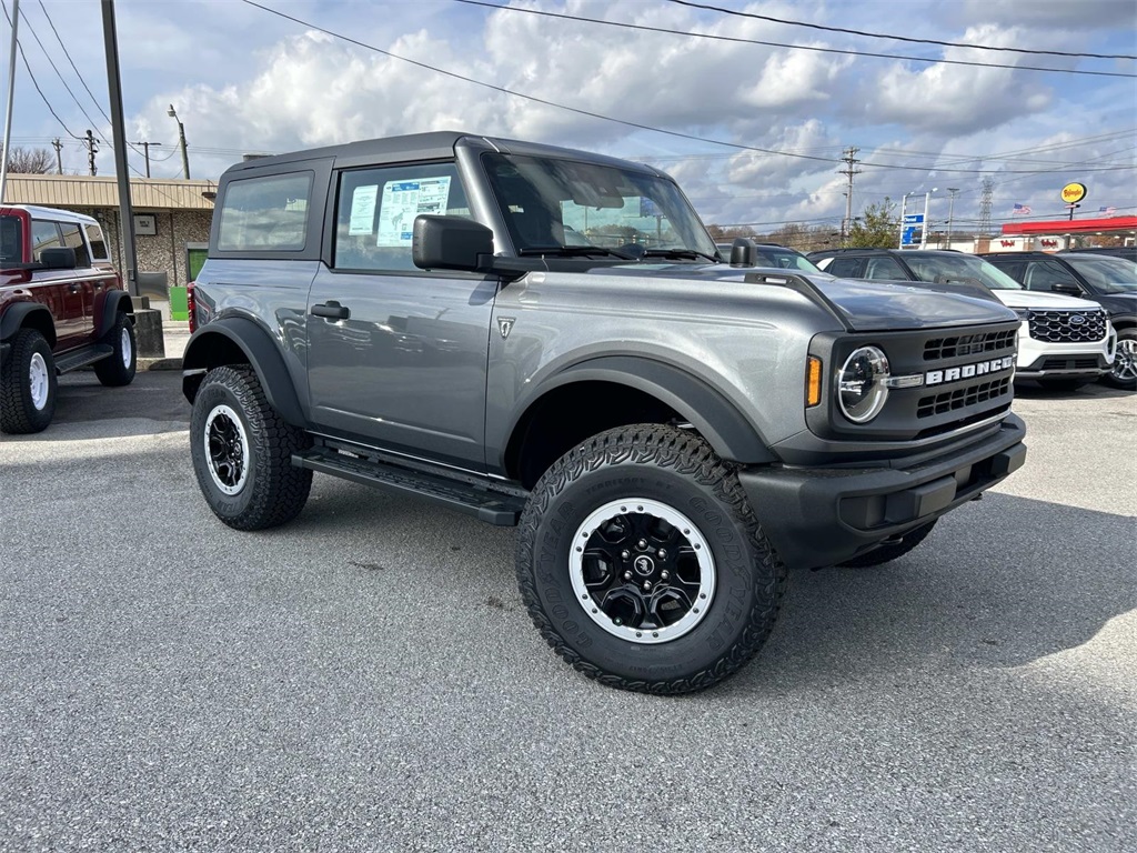 2025 Ford Bronco Base photo 2