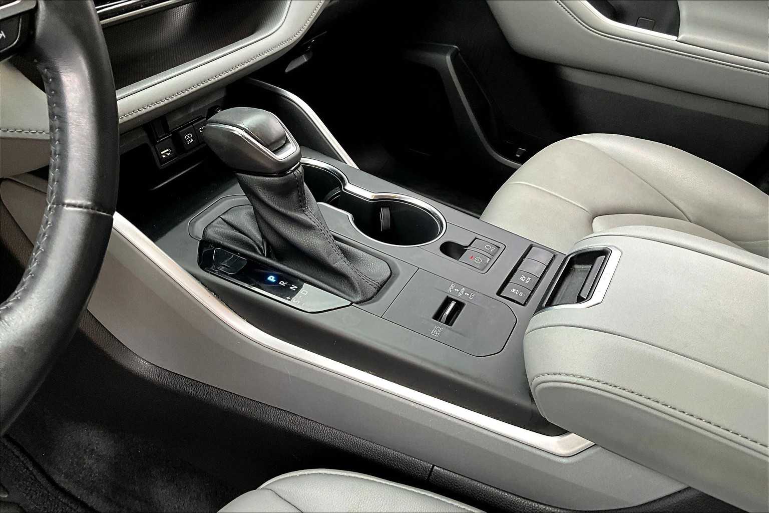 2021 Toyota Highlander Hybrid XLE photo 7