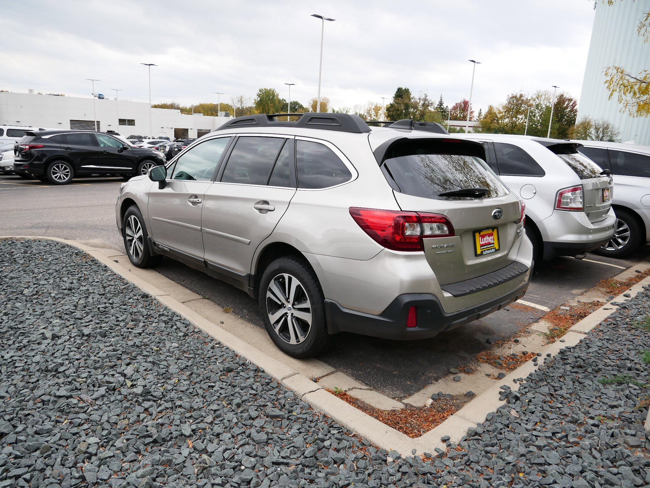 2018 Subaru Outback Limited photo 3