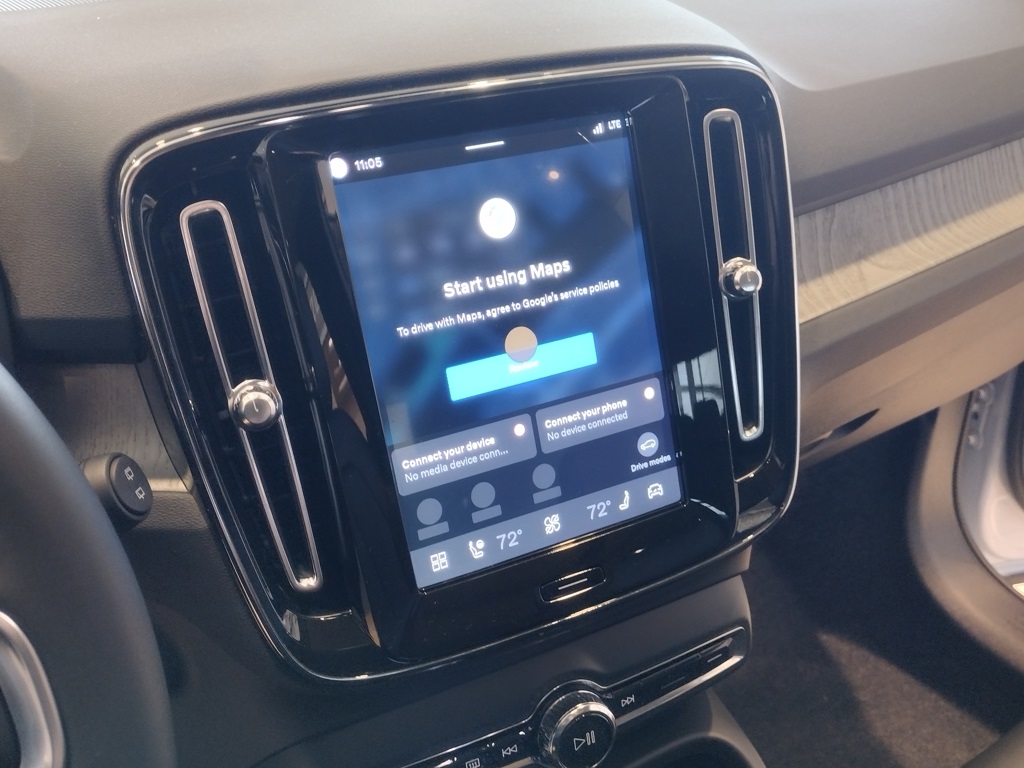 2026 VOLVO XC40 - Image 14