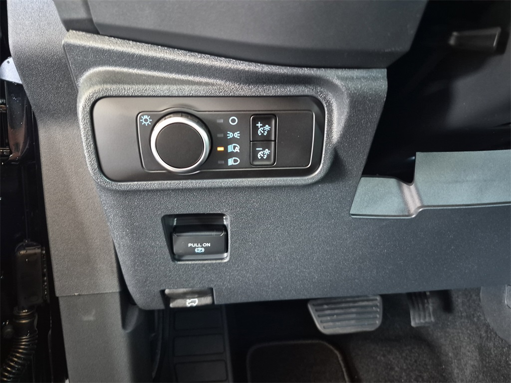 2025 Ford Bronco Base photo 17