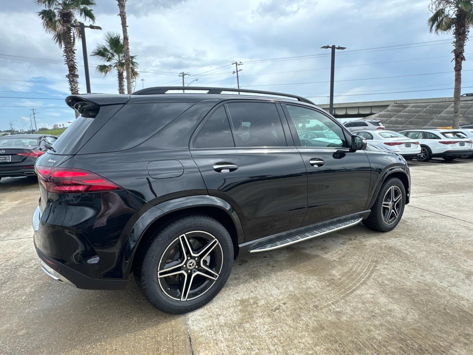 2025 Mercedes Benz GLE 350 4MATIC photo 4