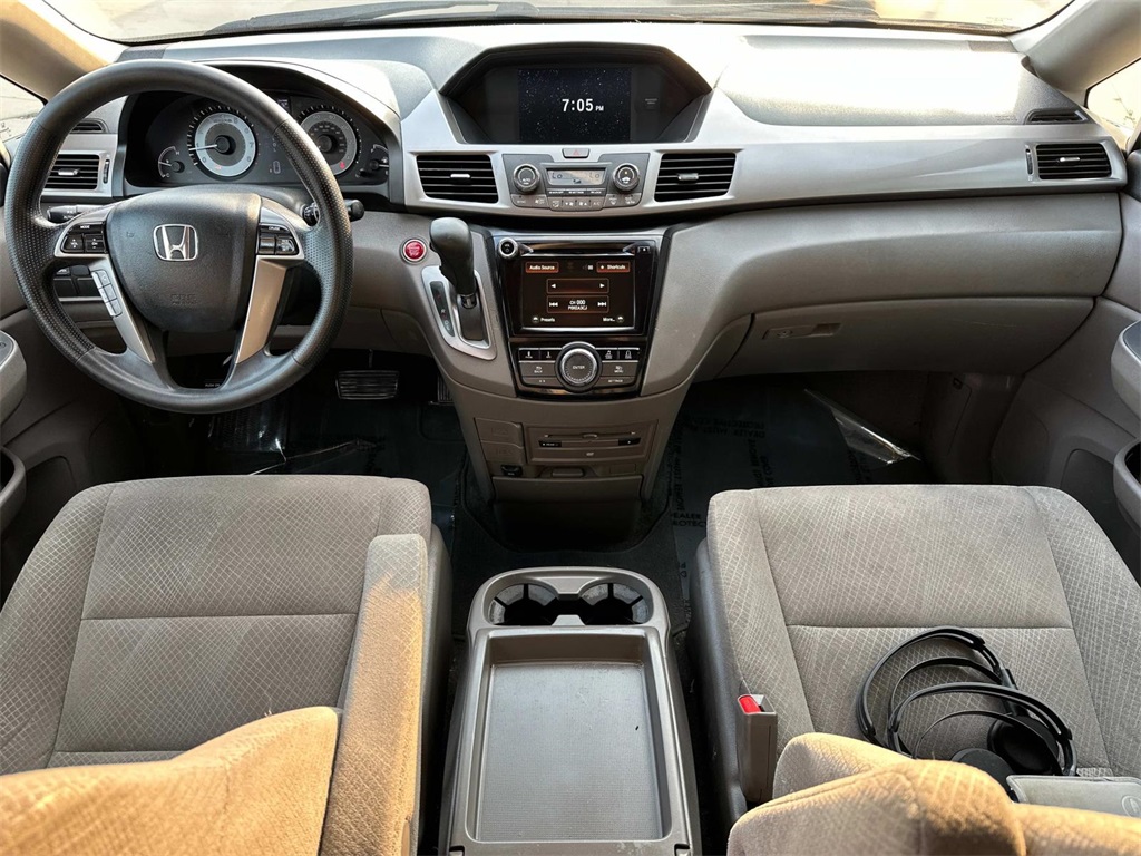 2016 Honda Odyssey SE photo 3