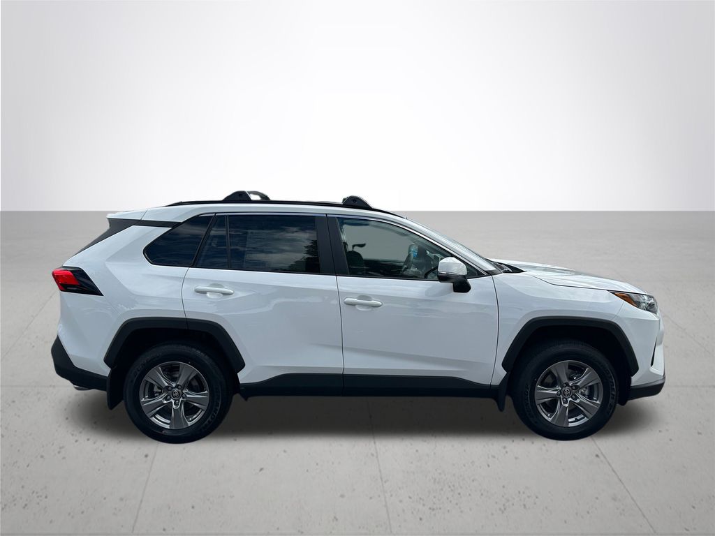 2025 Toyota RAV4 XLE photo 6
