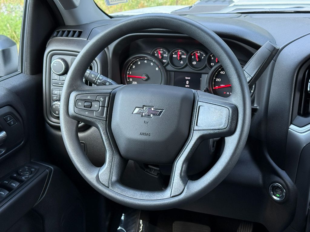 2025 Chevrolet Silverado 2500HD Custom photo 33