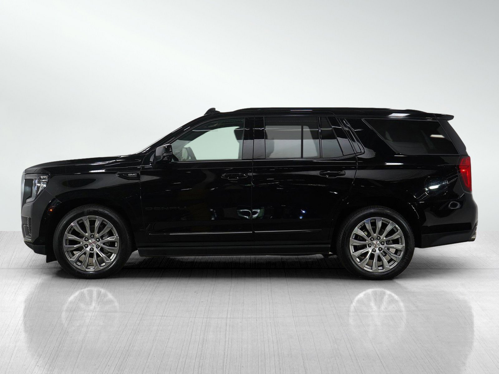 Used 2023 GMC Yukon Denali with VIN 1GKS2DKL5PR338697 for sale in Roseville, Minnesota