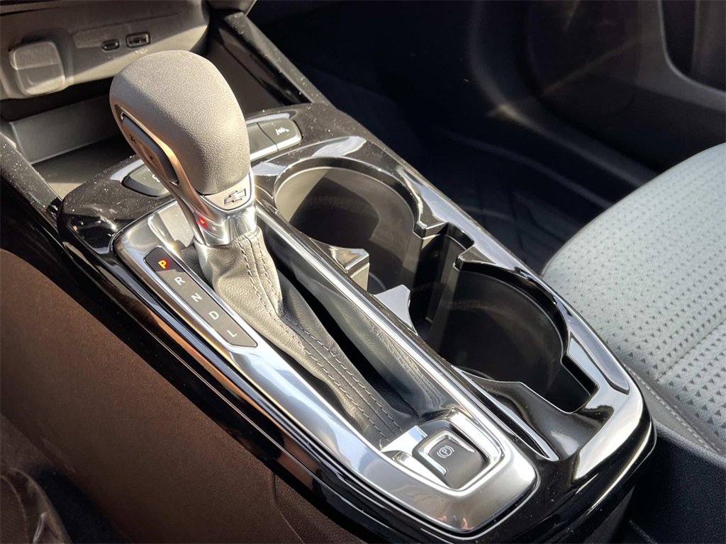 2025 Chevrolet Trax LT photo 13