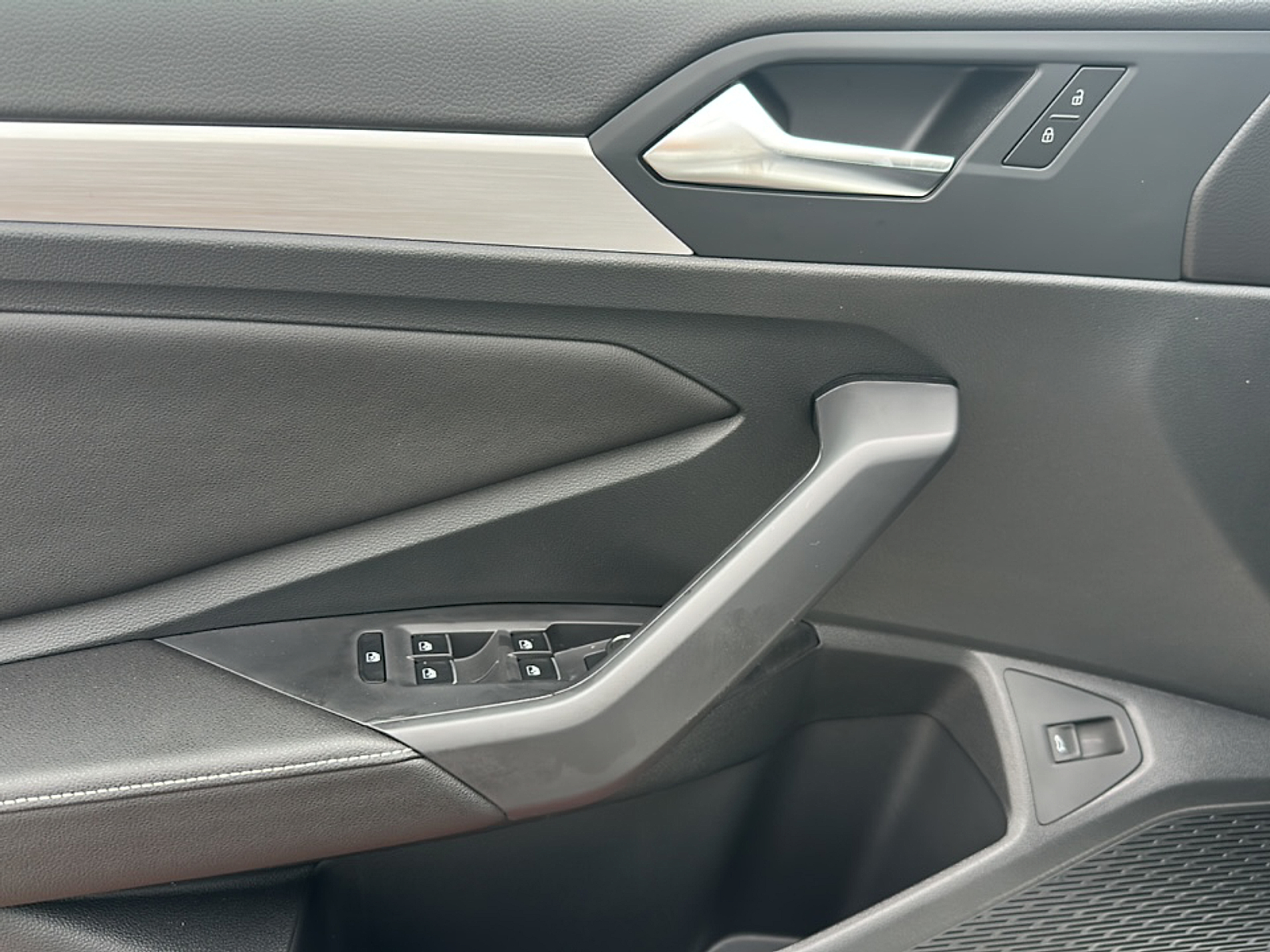 2025 Volkswagen Jetta 1.5T Sport photo 7