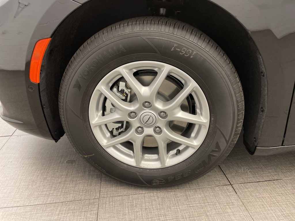 2026 Chrysler Pacifica photo 5