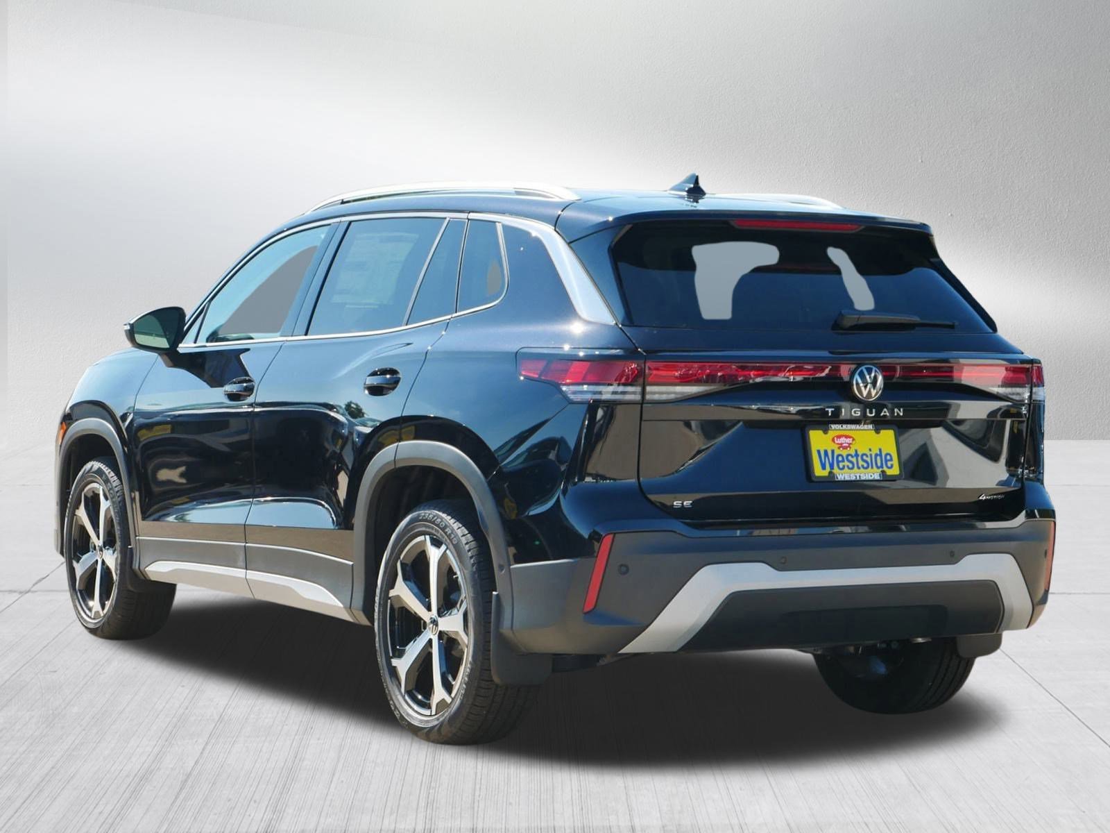 2025 Volkswagen Tiguan SE photo 2