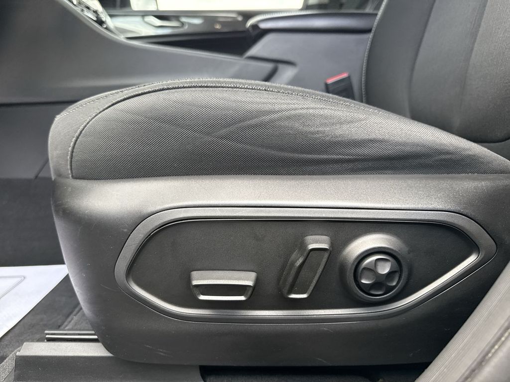 2021 Jeep Grand Cherokee Laredo photo 11