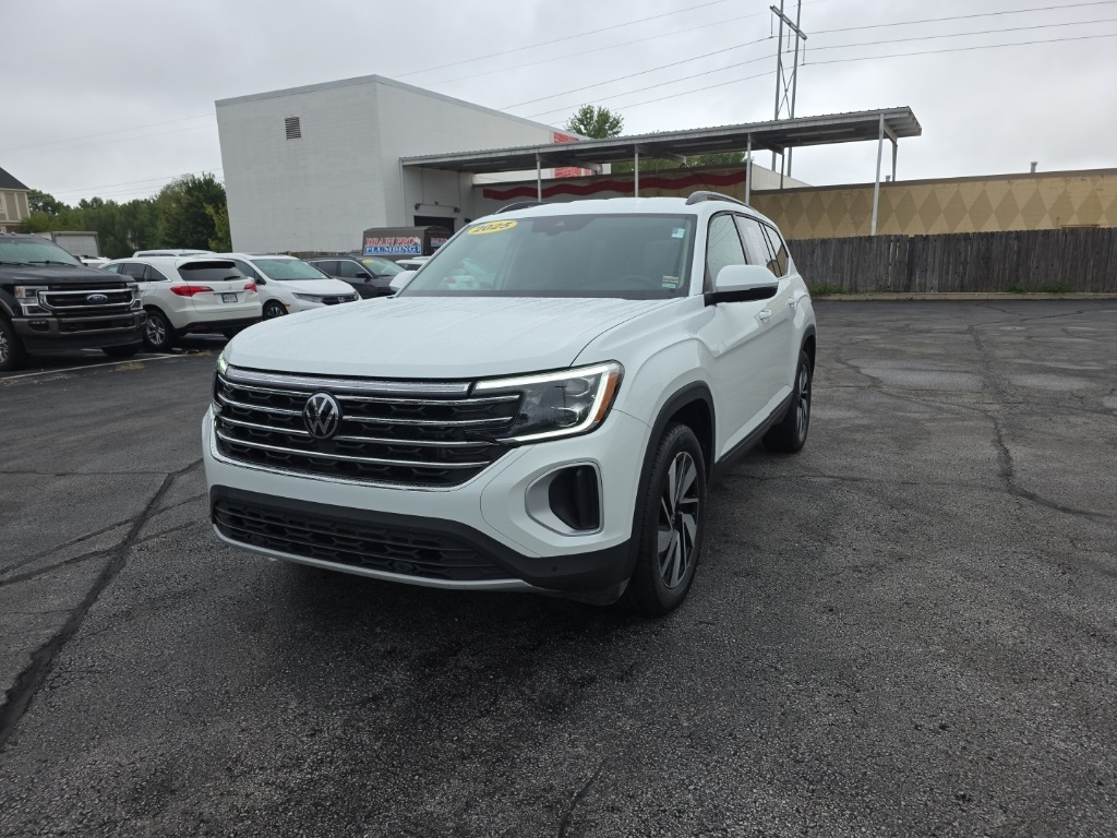 2025 Volkswagen Atlas SE Technology photo 3