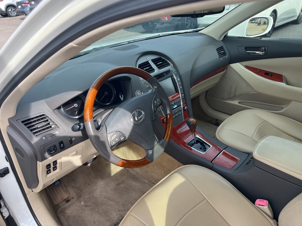 2011 Lexus ES 350 photo 13