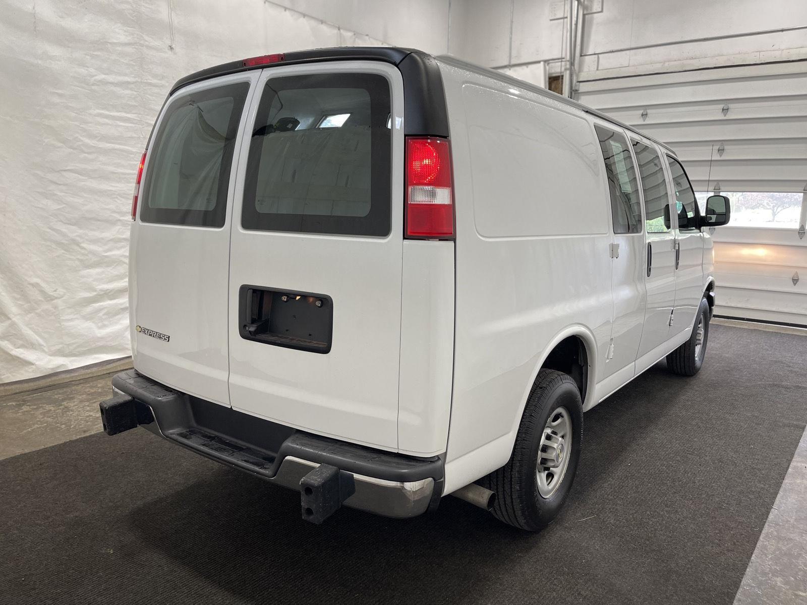2023 Chevrolet Express Cargo Van photo 4