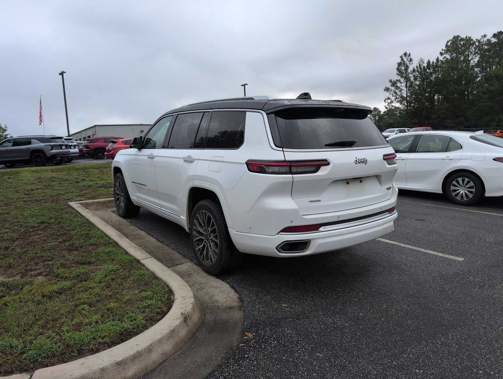 2023 Jeep Grand Cherokee L Summit Reserve photo 3