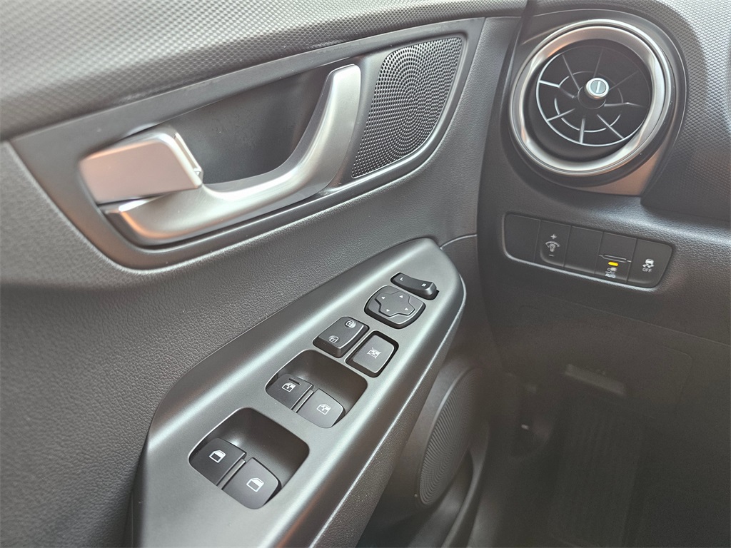 2022 Hyundai Kona Electric SEL photo 28