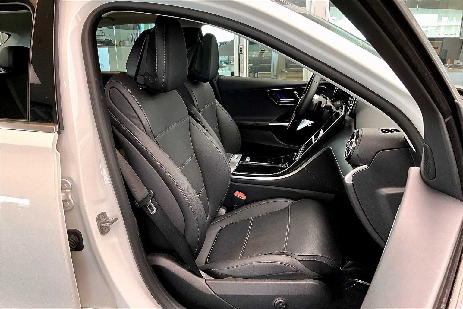 2025 Mercedes Benz C 300 Sedan photo 8