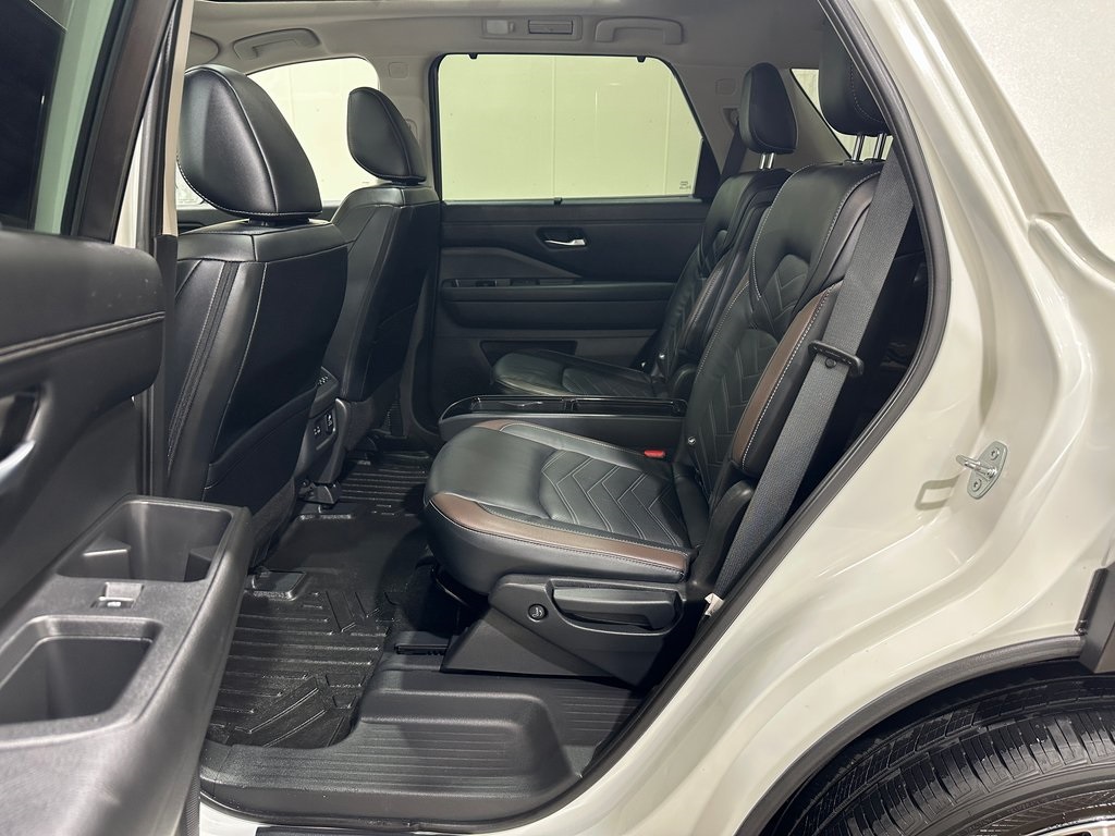 2023 Nissan Pathfinder Platinum photo 28