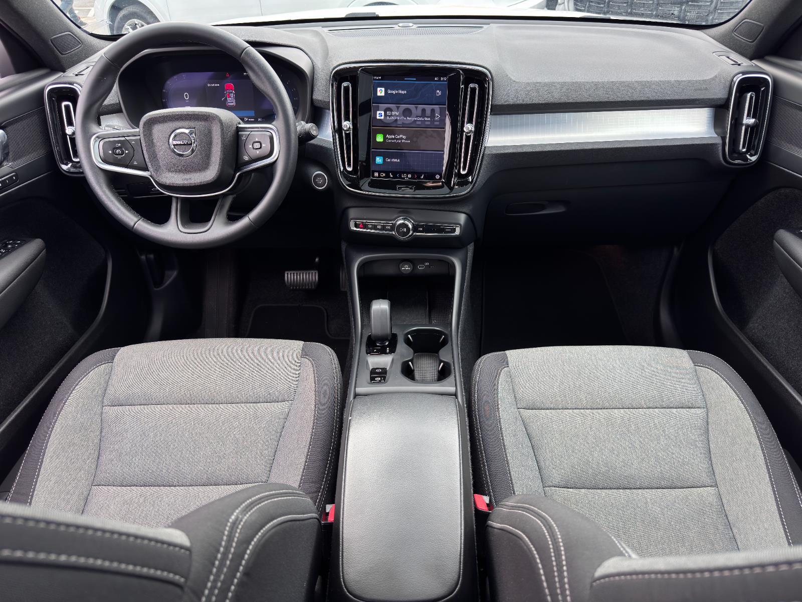 2025 Volvo XC40 Core photo 24