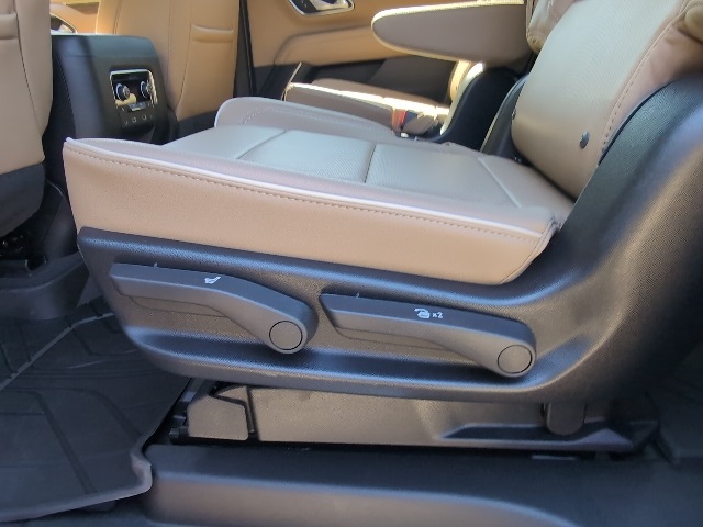 2024 Chevrolet Suburban Premier photo 34
