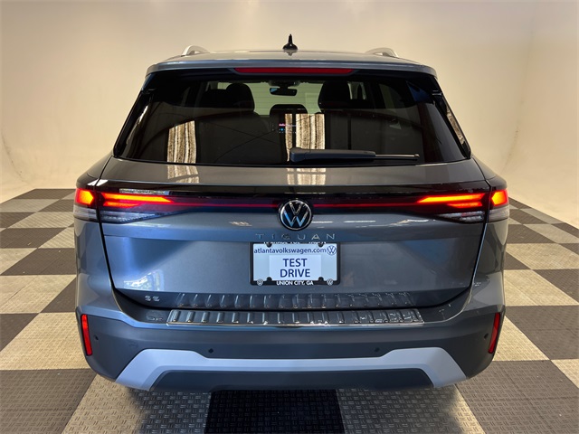 2025 Volkswagen Tiguan SE photo 2