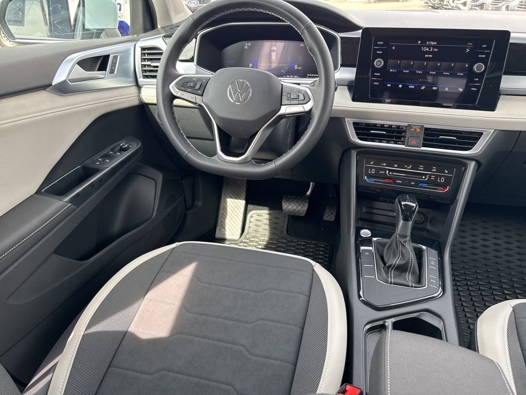 2025 Volkswagen Taos SE photo 13
