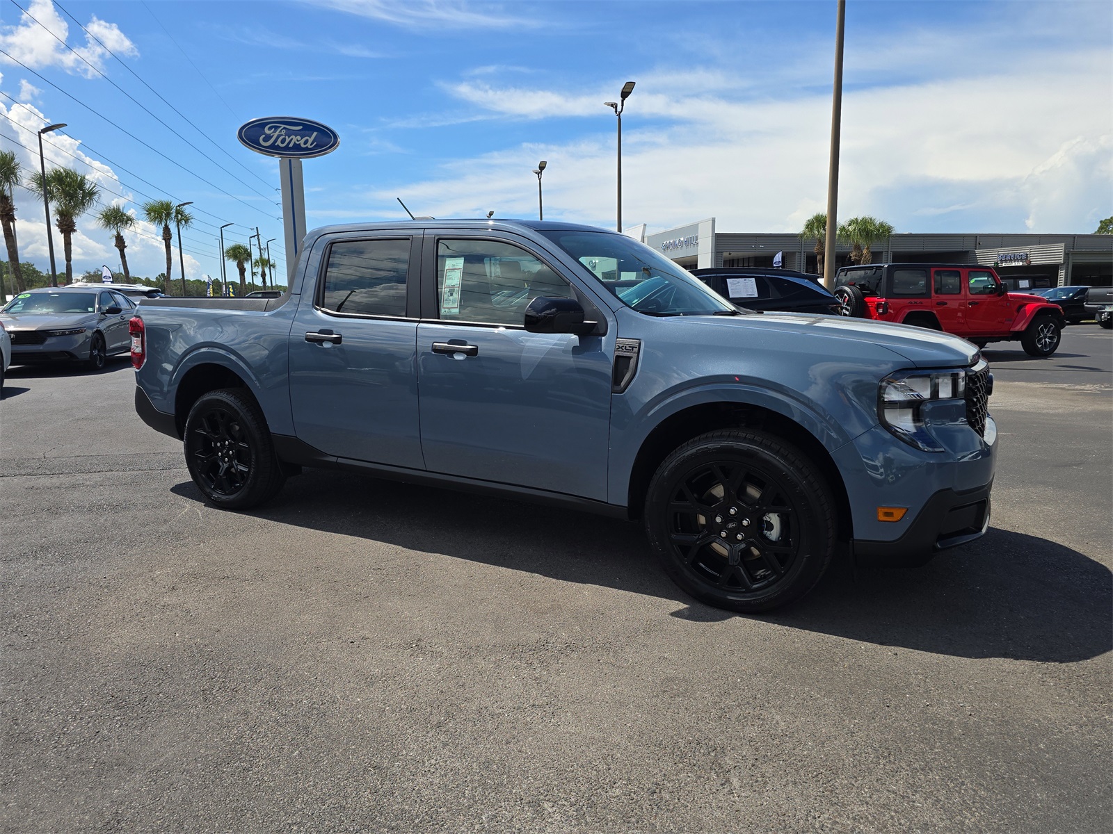 2025 Ford Maverick XLT photo 2