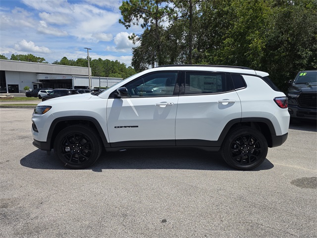 2025 Jeep Compass Latitude photo 2
