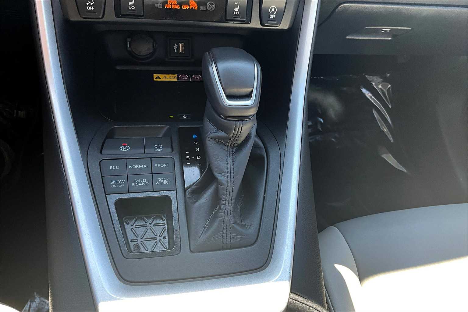 2024 Toyota RAV4 XLE Premium photo 30