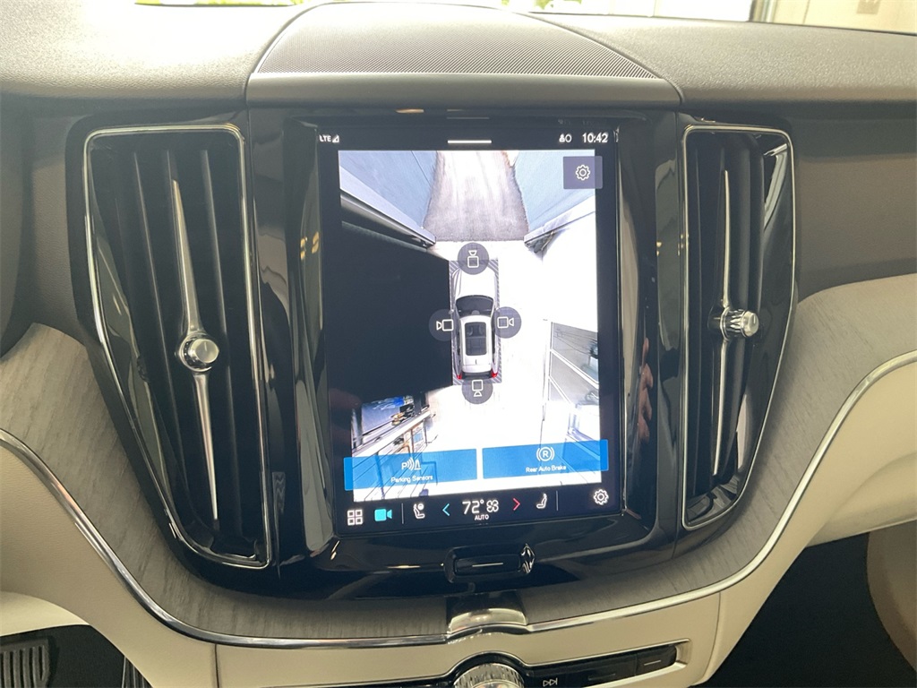 2025 Volvo XC60 Recharge Hybrid T8 Plus photo 18