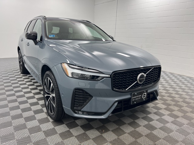 2023 Volvo XC60 Plus's photo